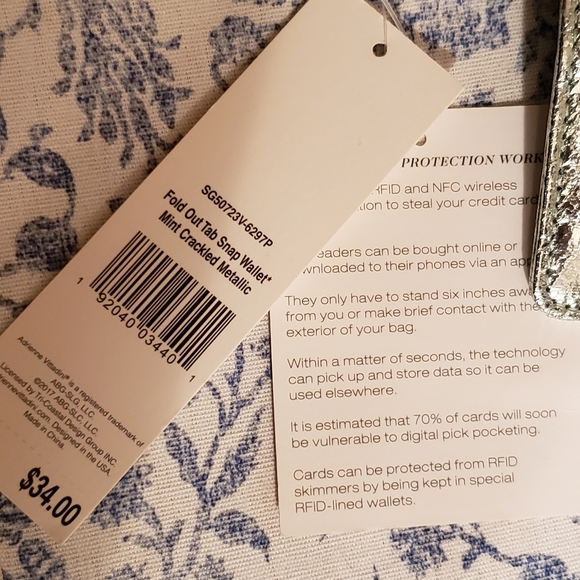 Adrienne Vittadini RFID Wallet - Picture 8 of 12